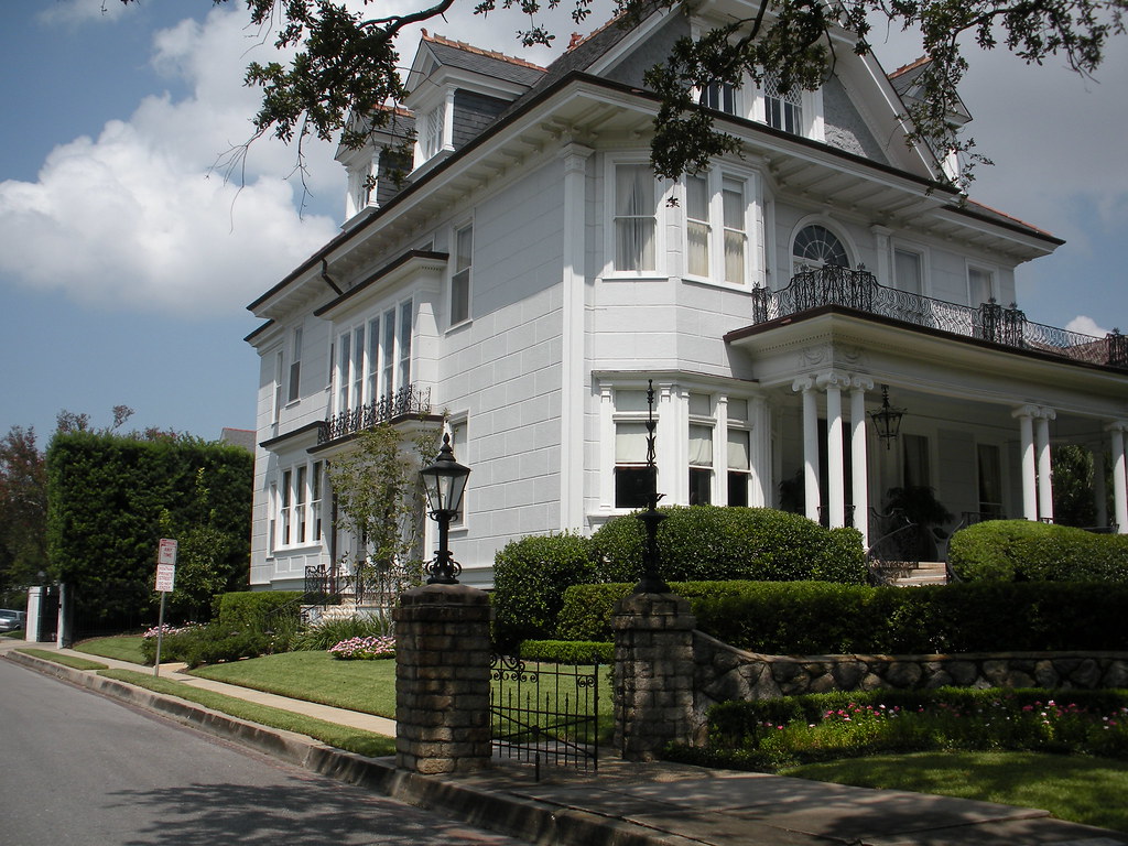 Mansion on St. Charles Ave., New Orleans. Licensed under c… Flickr