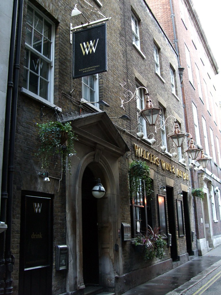 Walker's Wine and Ale Bar, Trafalgar Square, SW1 A poshlo… Flickr