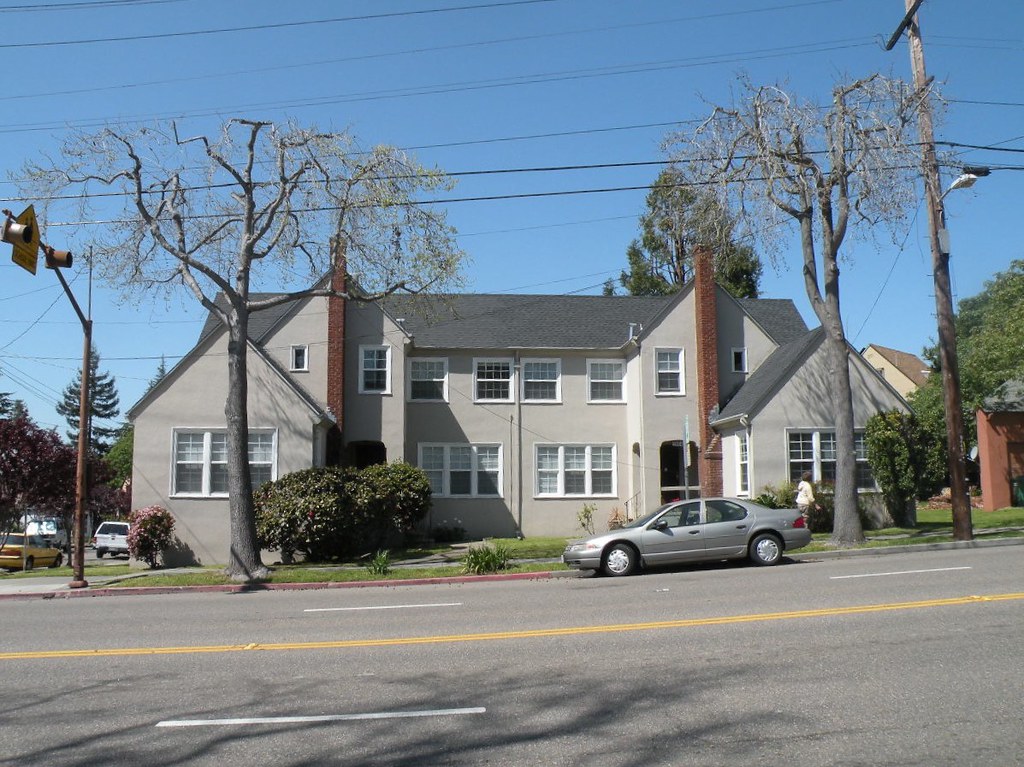 DSCN1136 Duplex on 295456 Claremont, part of Claremont Cr… Flickr
