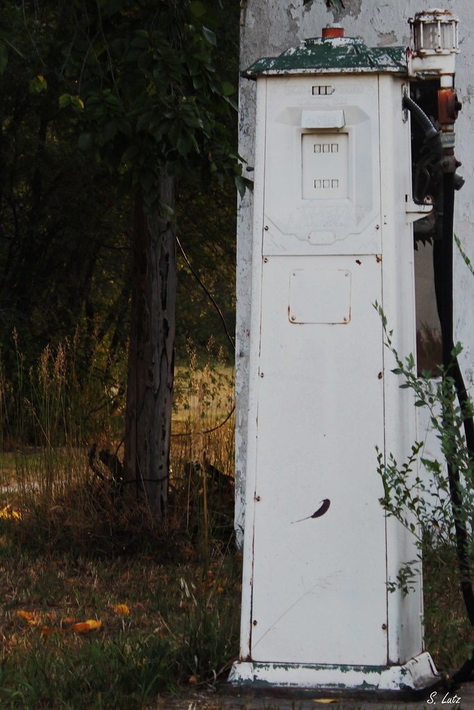 gas pump Old Gas pump at an old gas station in Oshkosh Neb… Flickr