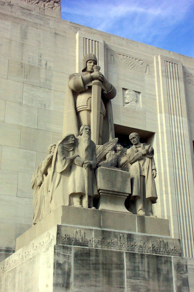 Louisiana State Capitol, Baton Rouge Monumental statues fl… Flickr