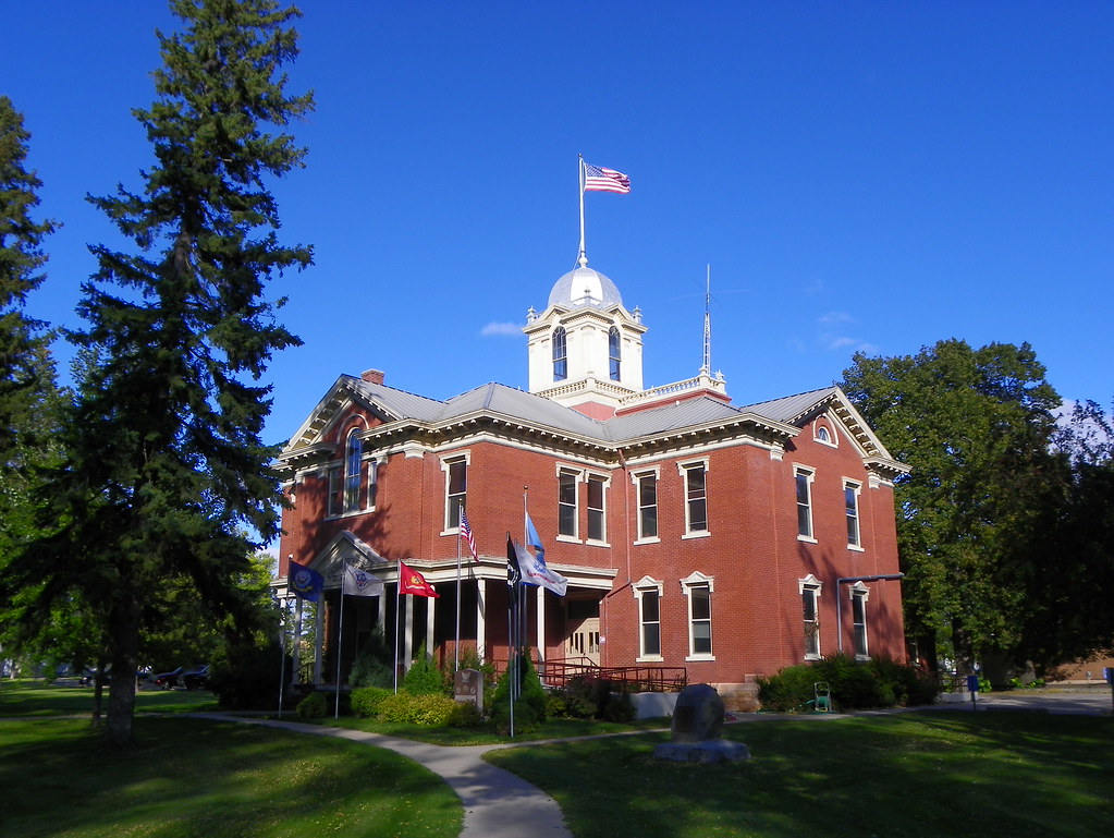 Kingsbury County Courthouse This courthouse was bulit in 1… Flickr