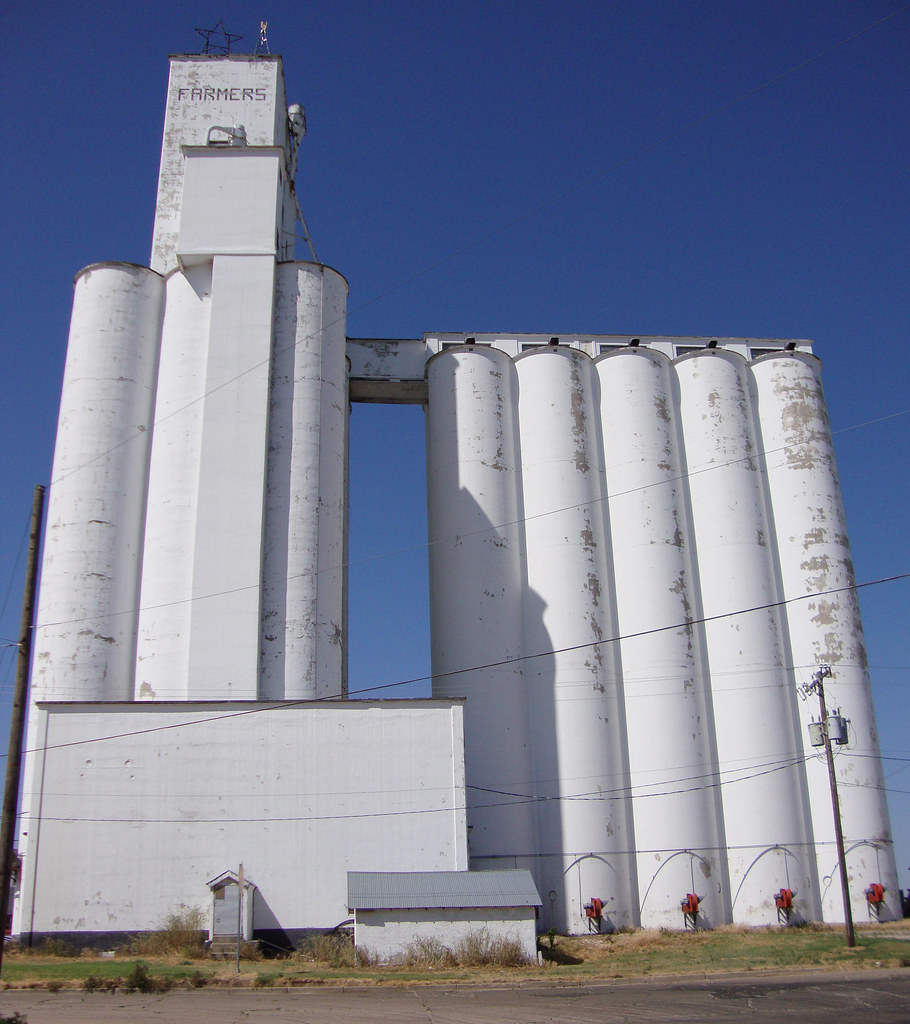 Farmer's Grain Elevator (Follett, Texas) Follett is a nice… Flickr