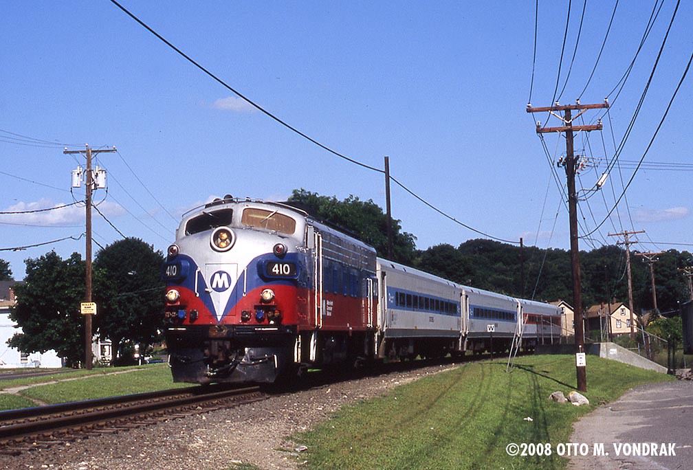 MN 410 at Liberty St, Danbury, CT Train 6834 at Liberty St… Flickr