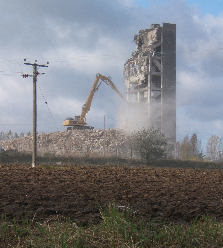 Haughley grain silo demolition (3) See (1) for full descri… Flickr