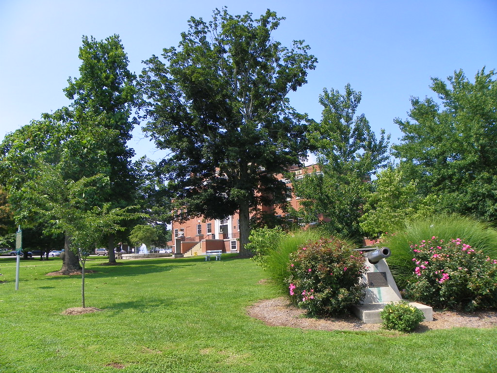 Courthouse Square Munfordville, Hart County, Kentucky J. Stephen