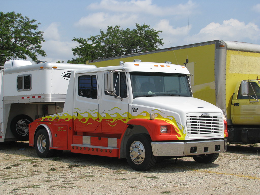 Freightliner M2 RV toter WI State Fair 2009 Dave Markvart Flickr