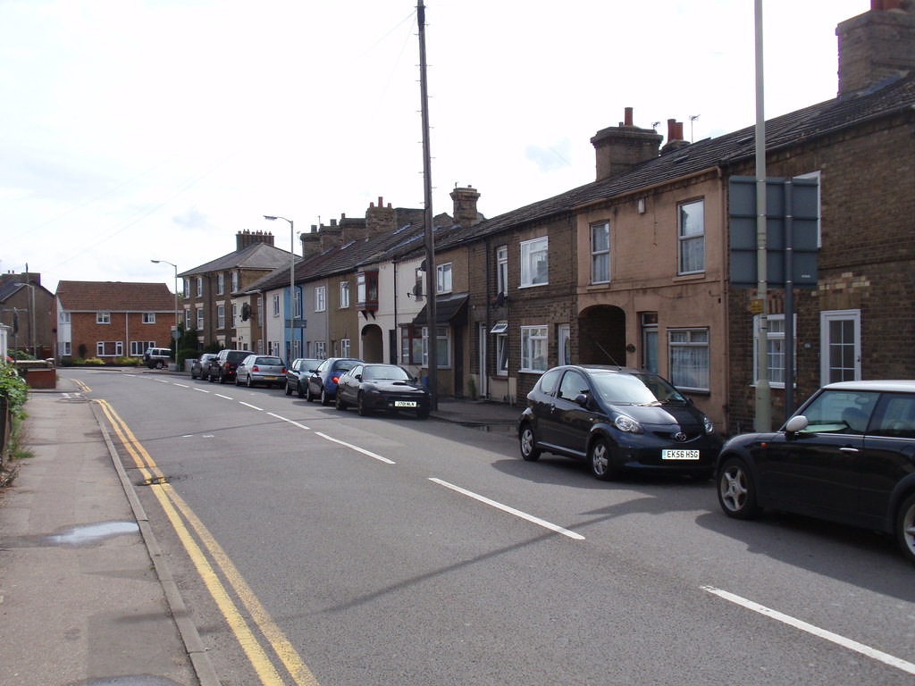 Hitchin St., Biggleswade, UK Greg LeTourneau Flickr