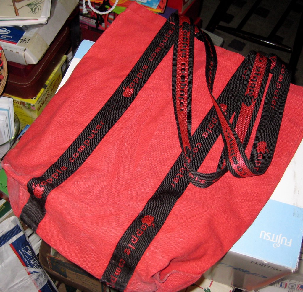 Candy apple red Apple Computer bag Found this in storage a… Flickr