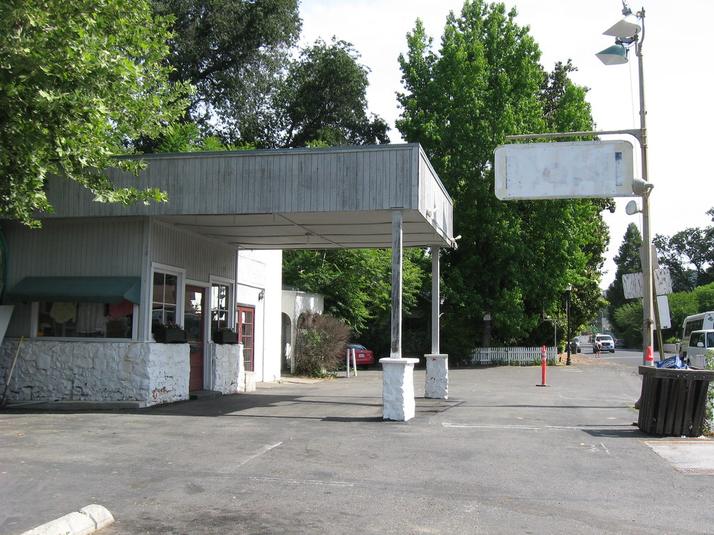 Mobil Gas Station Jamestown,CA Former Mobil Gas Station lo… Flickr