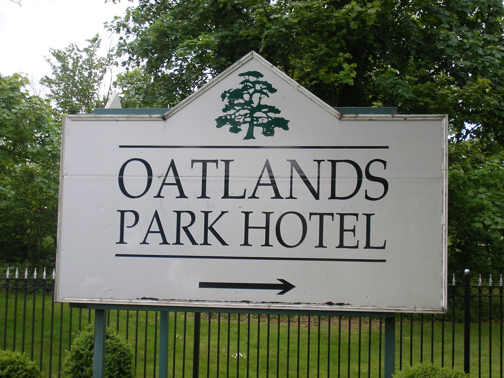 Oatlands Park Hotel sign A privately owned historic hous… Flickr