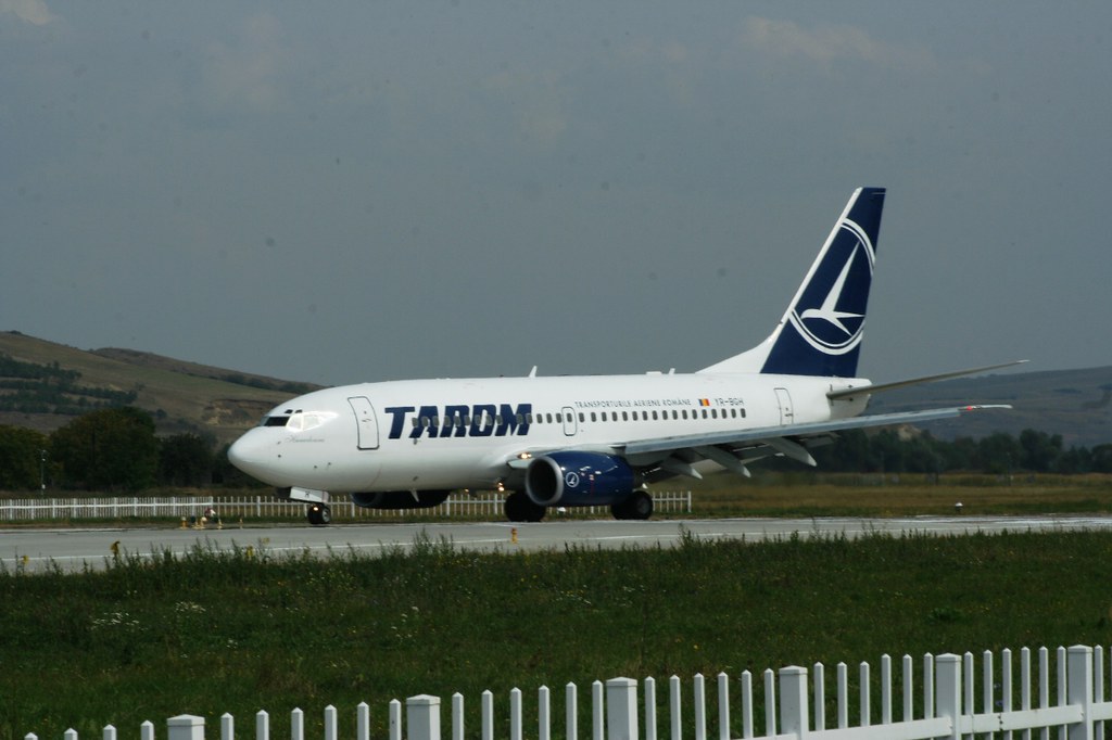 TAROM 737700 YRBGH(cn1394) ClujNapoca airport.12 Se… Flickr