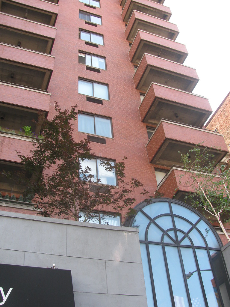 181 Seventh Avenue Chelsea apartment building Eden, Janine and Jim