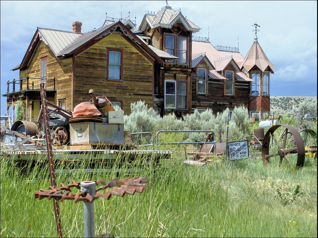 44610 Nevada City Junk This abandoned house is near Nevada… Flickr