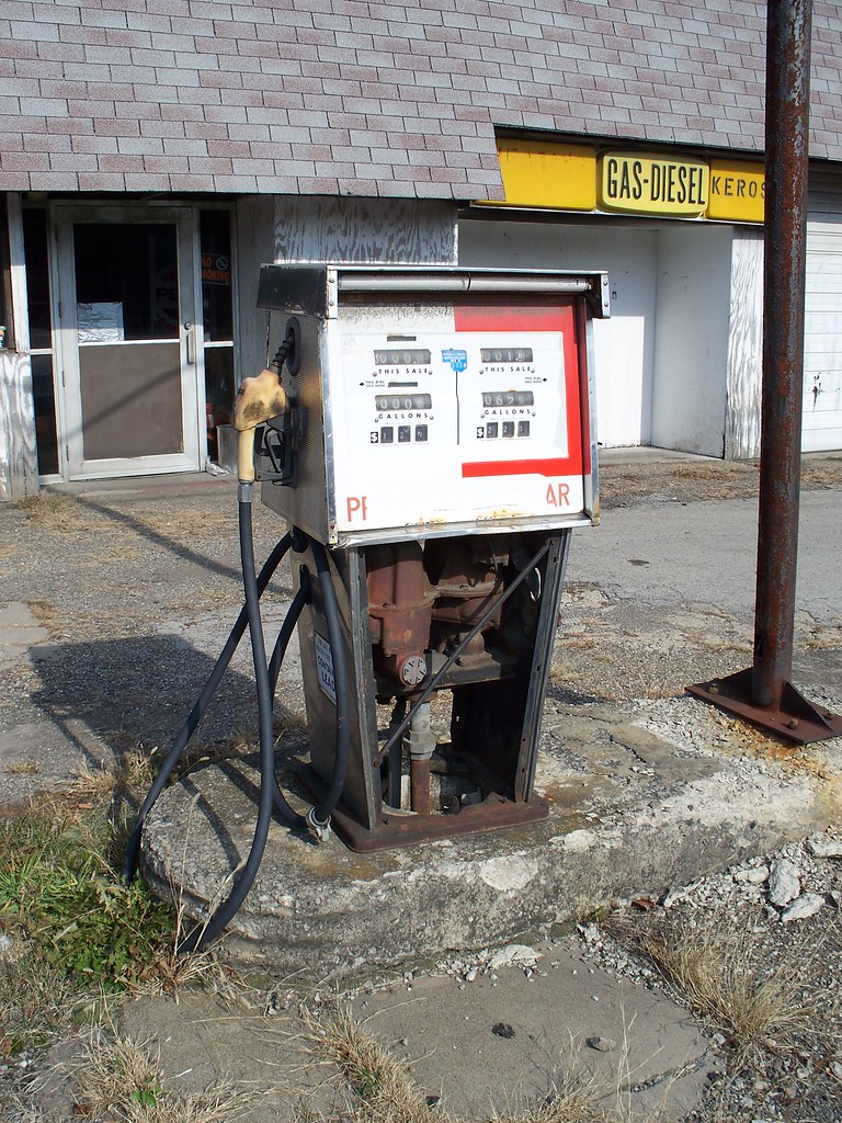 OH Salineville Gas Pump Old gas pump in Salineville, Ohi… Flickr