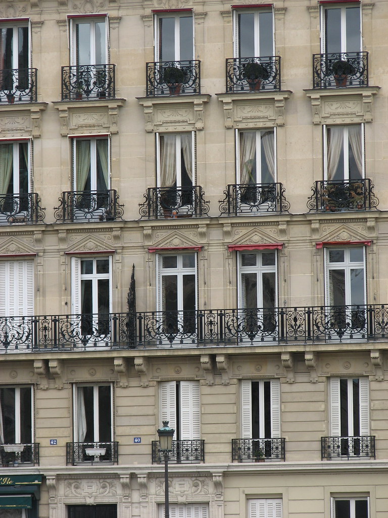 Parisian Apartments I LOVE the apartment buildings in Pari… Flickr