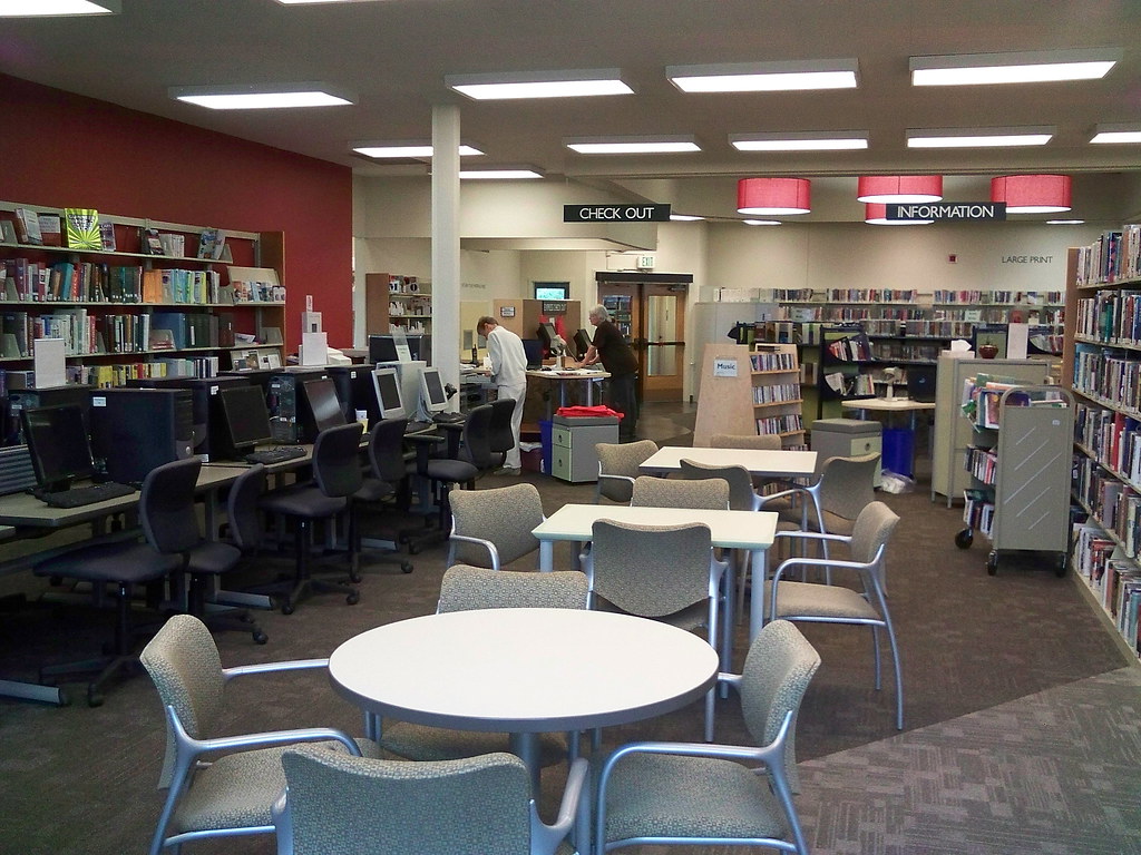 Computers and desks at the Sequim Library (North Olympic L… Flickr