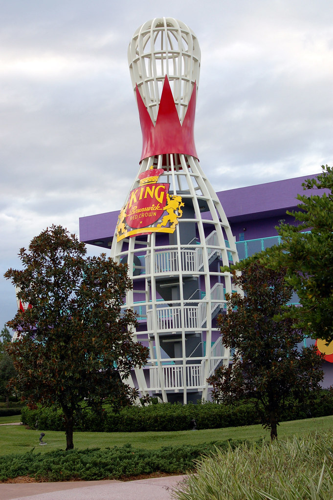 pop_century_010 one of the statues that were scattered thr… Flickr