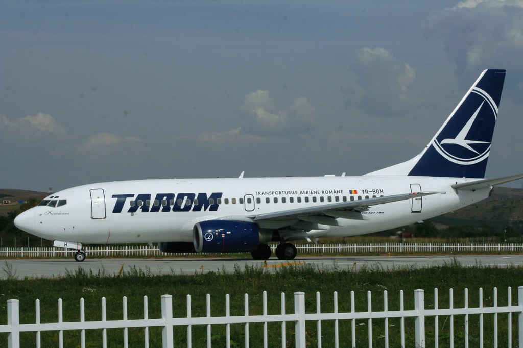TAROM 737700 YRBGH(cn1394) ClujNapoca airport.12 Se… Flickr