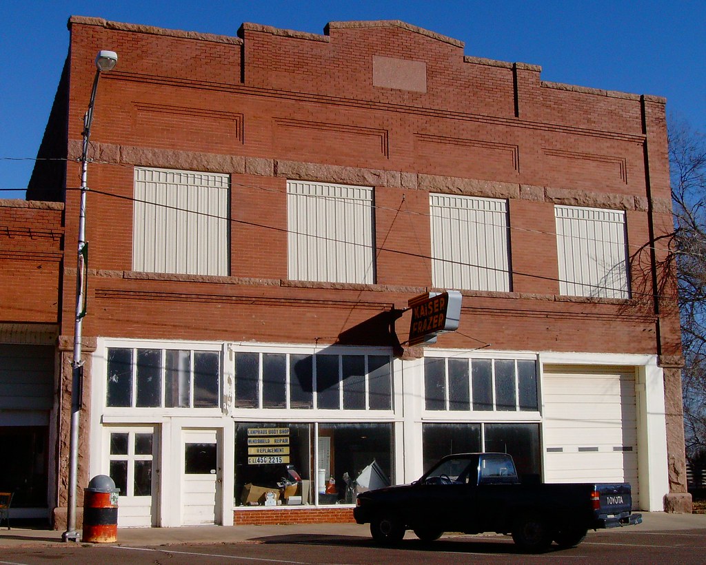 Kaiser Frazer Building (Granite, Oklahoma) Granite is a sm… Flickr