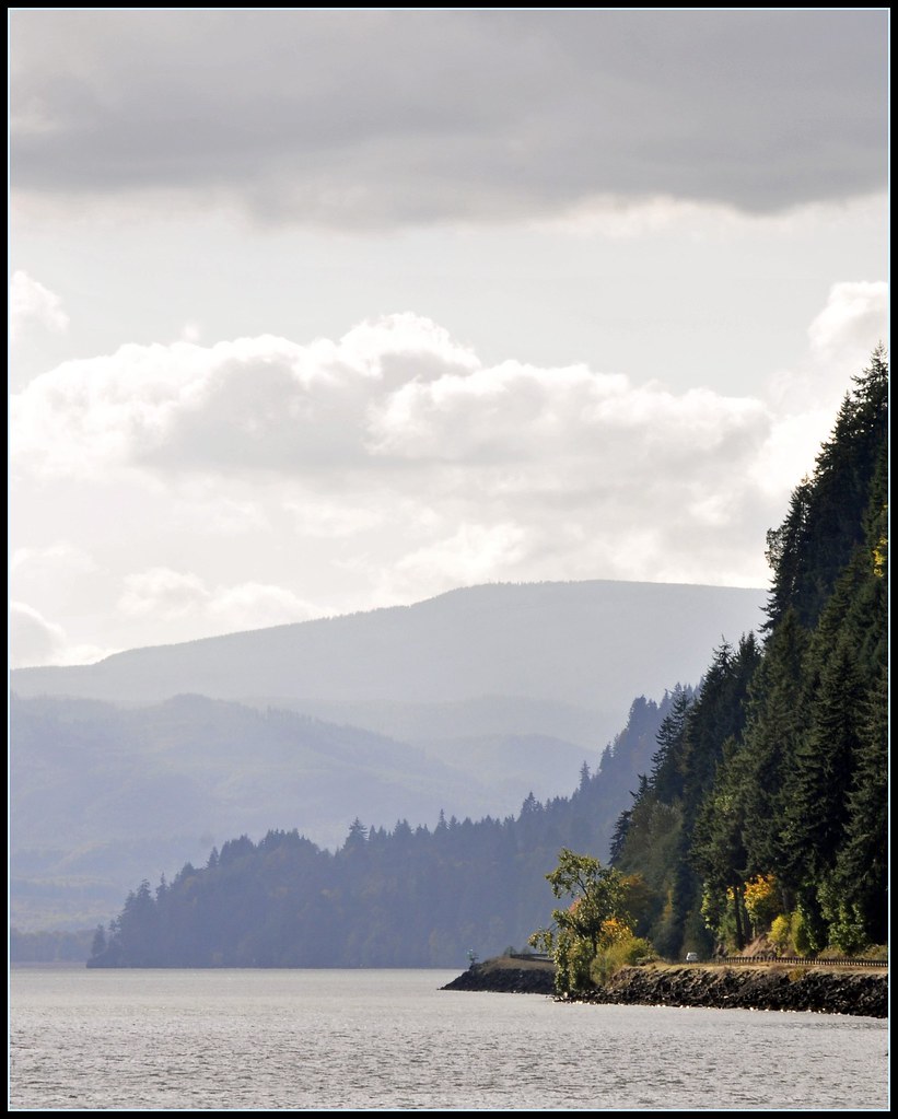 Along the Columbia River View of the Columbia River from t… Flickr