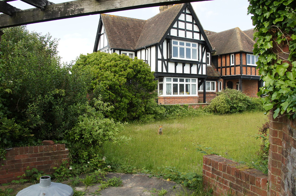 Tudor Cottage, 48 Overcliff Drive, Bour… Flickr
