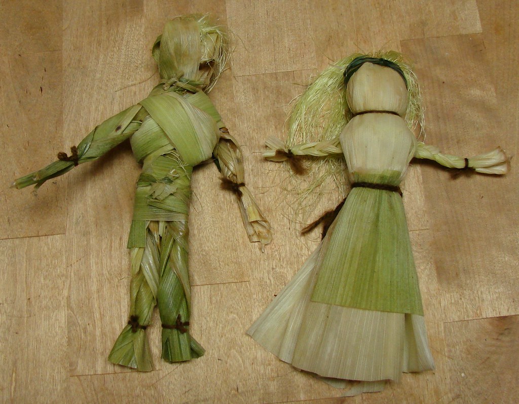 Corn Husk Dolls Completed first attempt. Learn how to make… Flickr