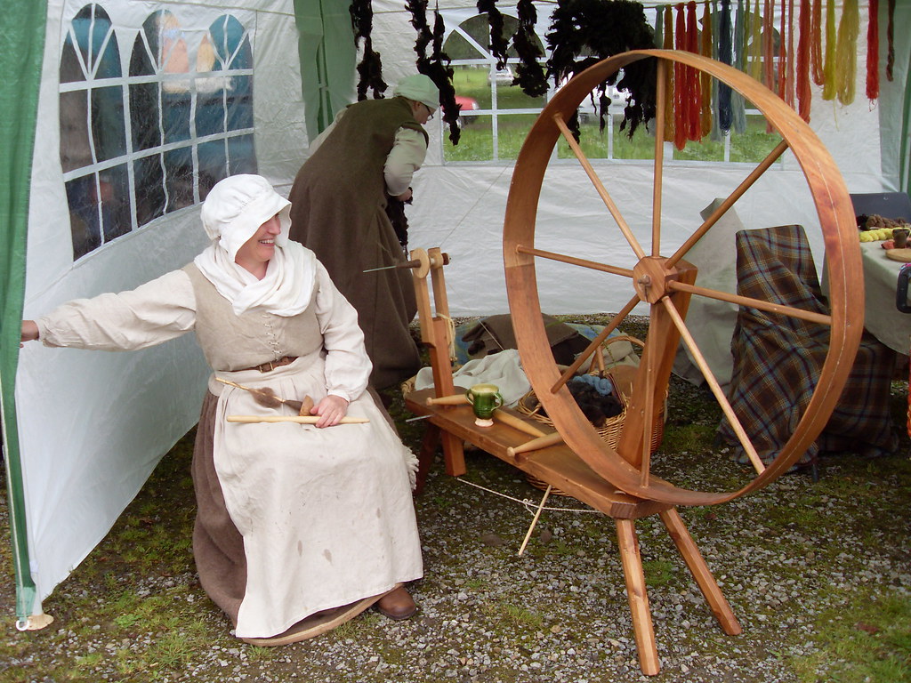 The Old Spinning Wheel Traditional clothes making, Border … Flickr