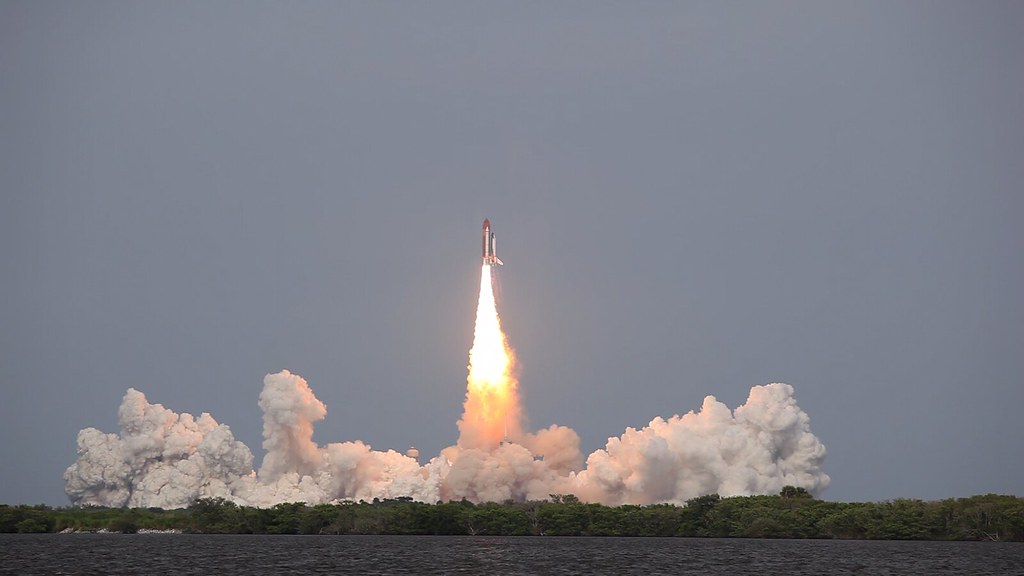 STS127 Endeavour Launch from Banana Creek Stills captured… Flickr