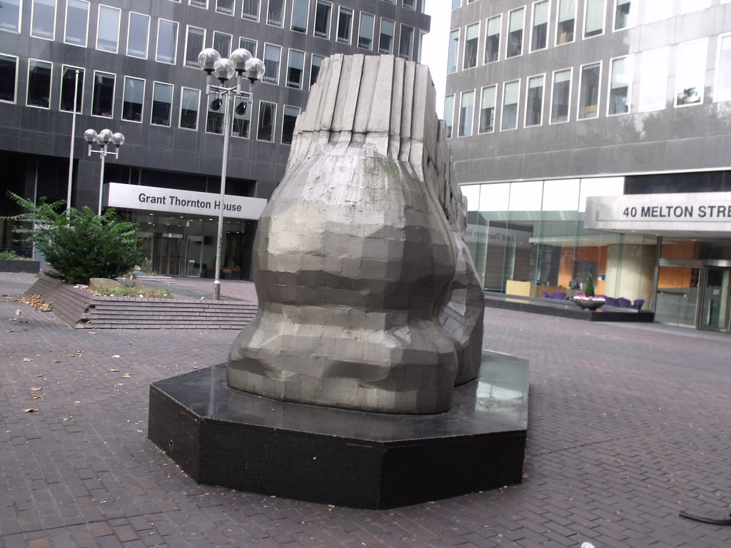 Sculpture outside Euston Station, London A sculpture outsi… Flickr