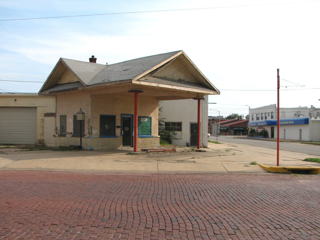 Abandoned Conoco? in Ponca City Old, abandoned gas station… Flickr
