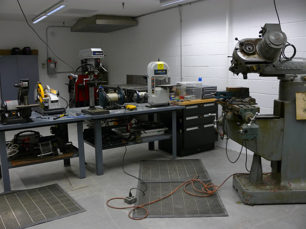 Machine Shop Floor The Shop includes a large milling machi… Flickr