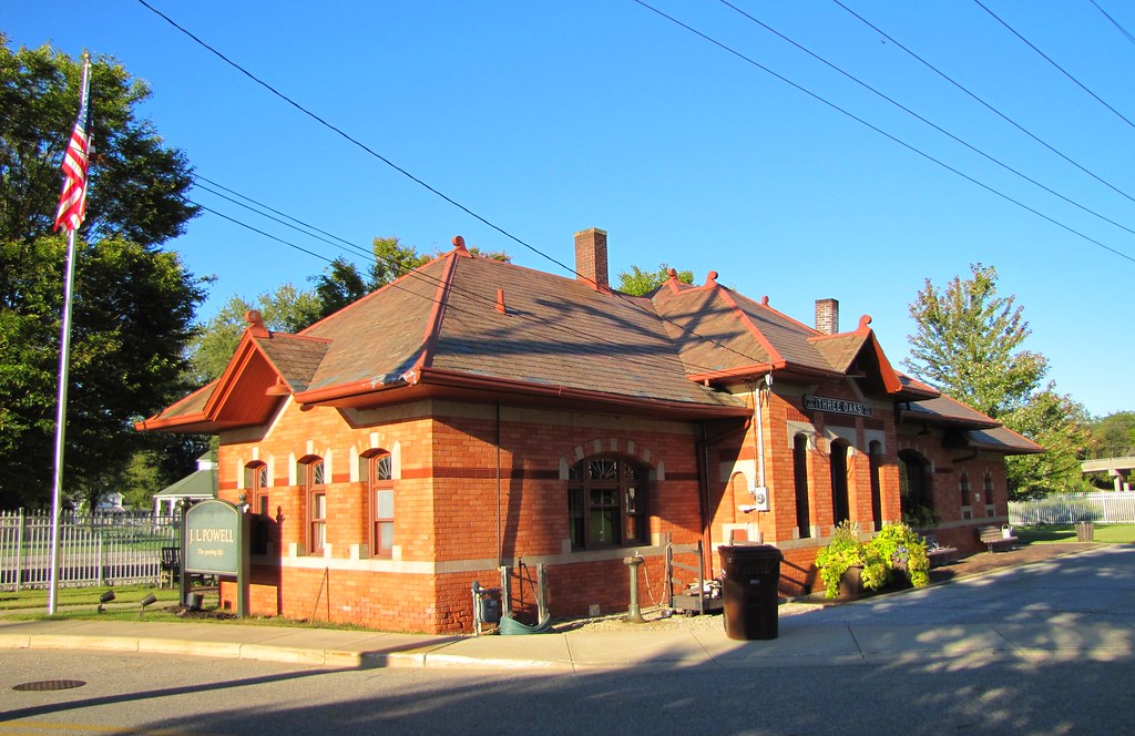 Three Oaks Depot A small train station built by the Michig… Flickr