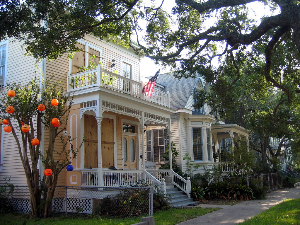 Galveston East End Historic District Halloween decorations… Flickr
