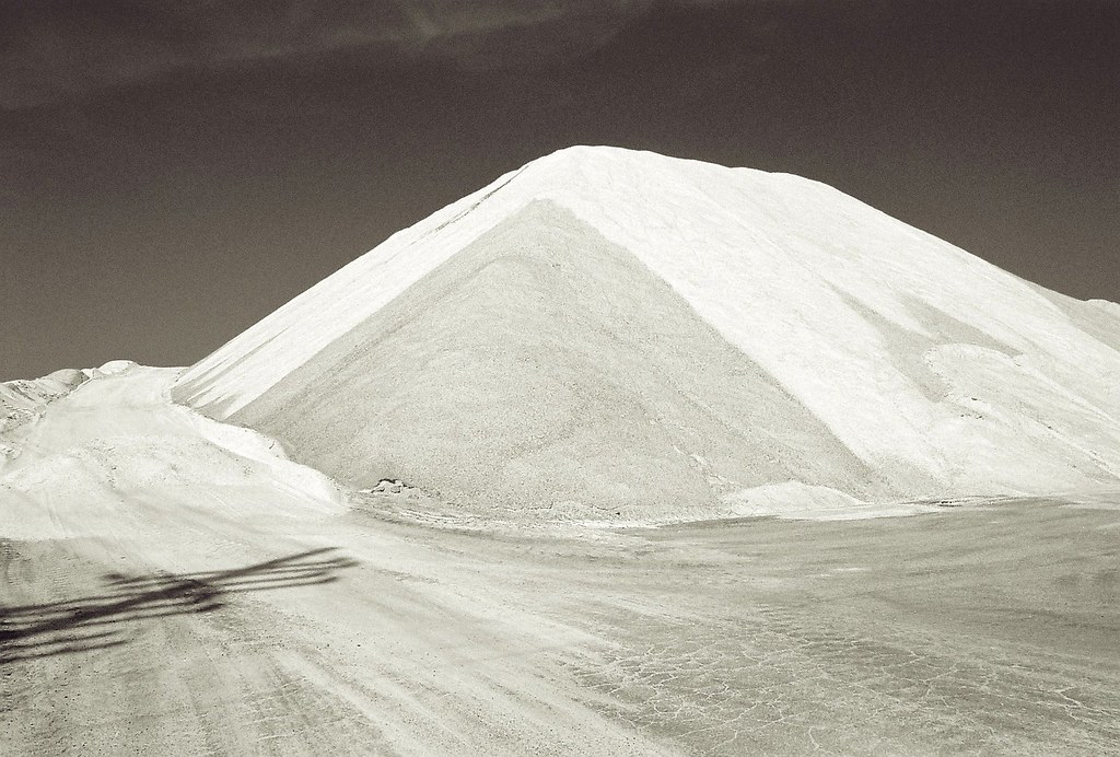 salt [425841_R117.1] Jones Island salt pile, Milwaukee Ni… Flickr