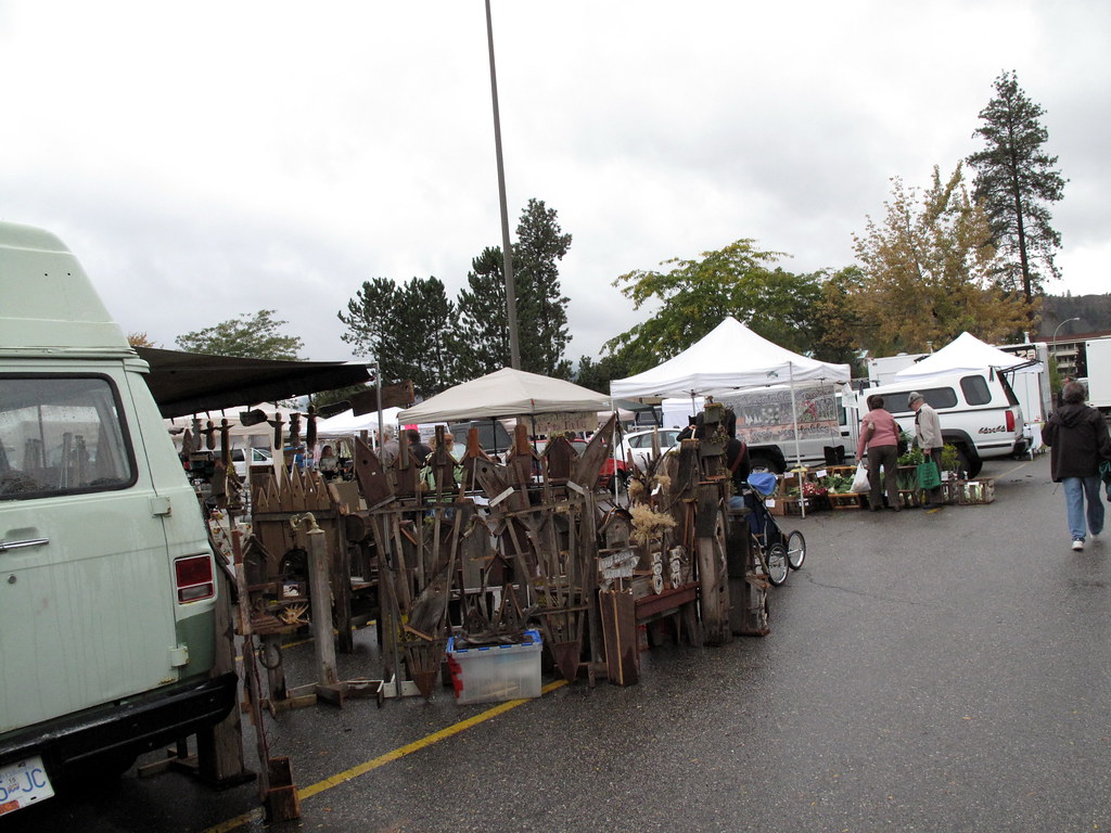 Kelowna Farmers Market 10032009_2 EmonXie Flickr