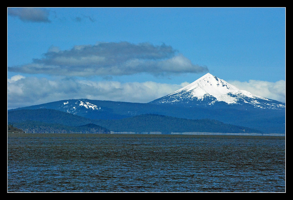 Mount McLaughlin from the Coast Starlight Mount McLaughlin… Flickr