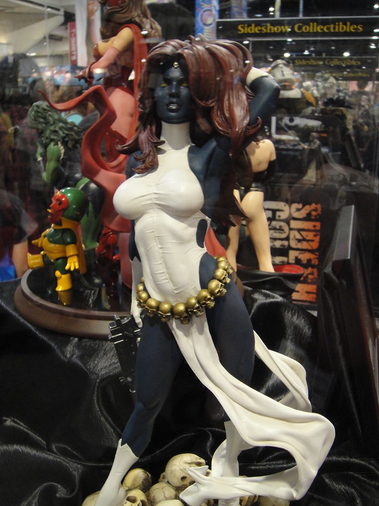 Sideshow Collectibles sexy Mystique statue The Pop Culture Geek
