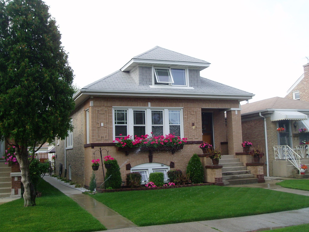 Bungalow Well kept Bungalow in Portage Park, Chicago. mister