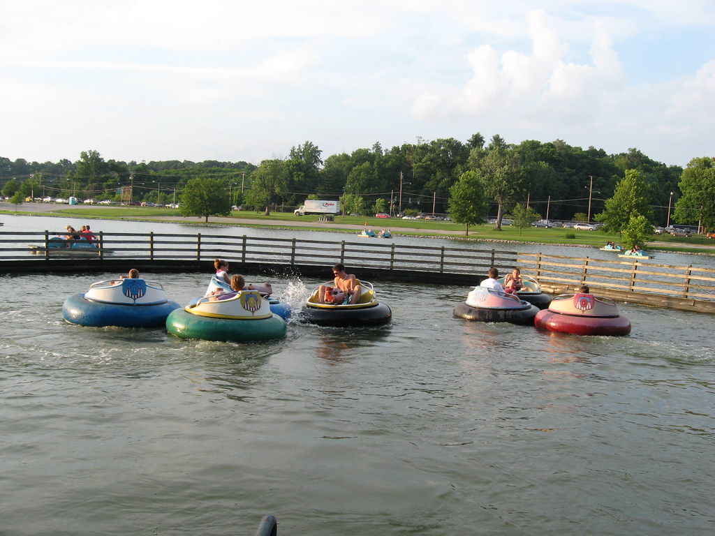 Bumper Boats The Bumper Boats ride in Lake Como at Coney I… Flickr