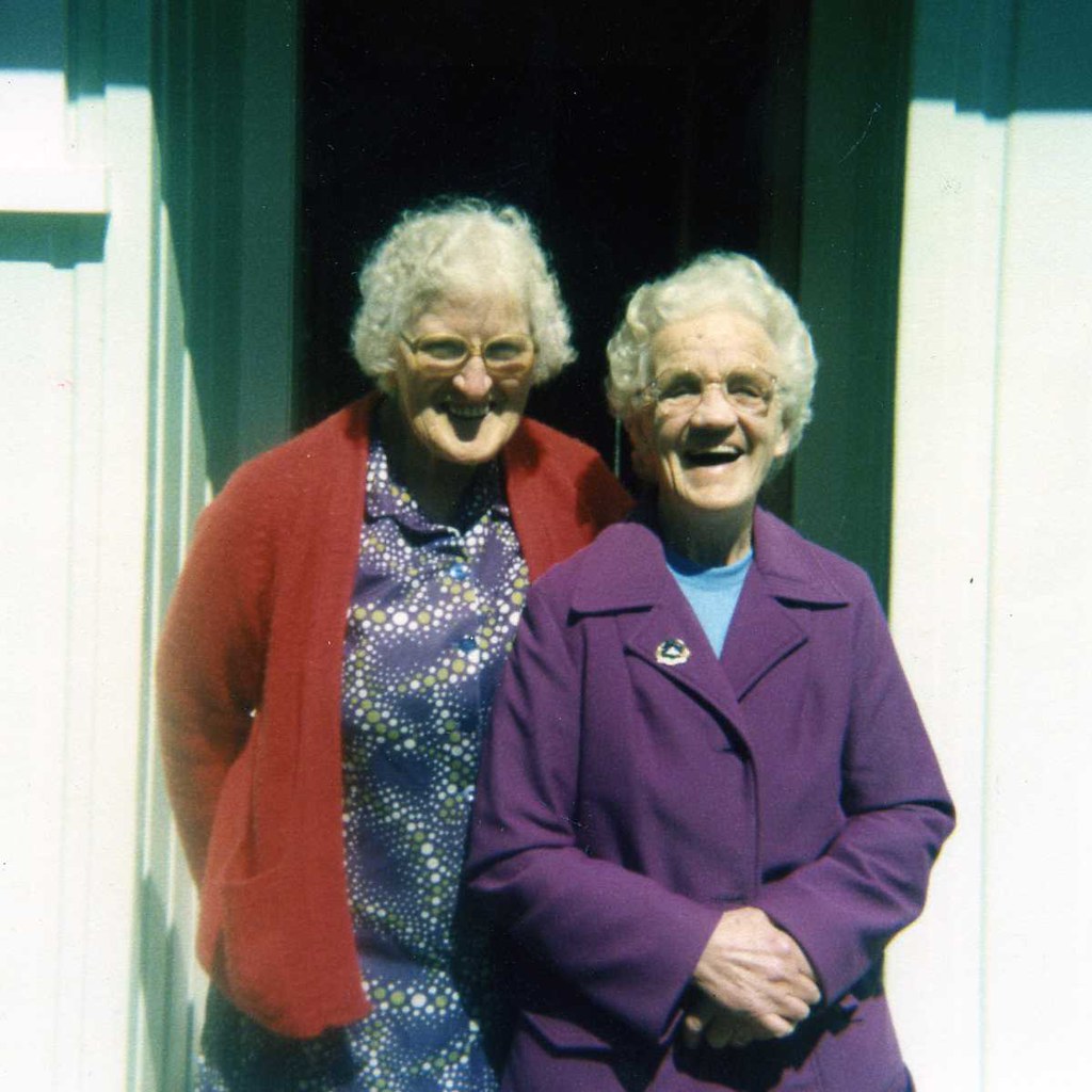 Mrs Ethel Brooks and sister Probably taken in New Zealand … Flickr