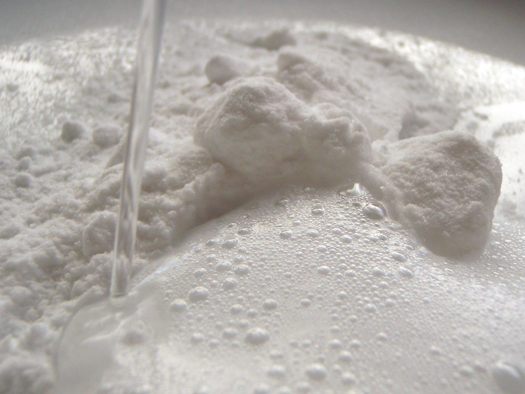 Reaction Mixing acetic acid and sodium bicarbonate to make… Flickr