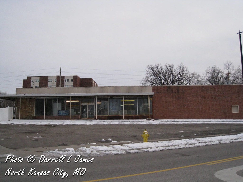 This old Thriftway Grocery was dead when I came in 1981 I … Flickr