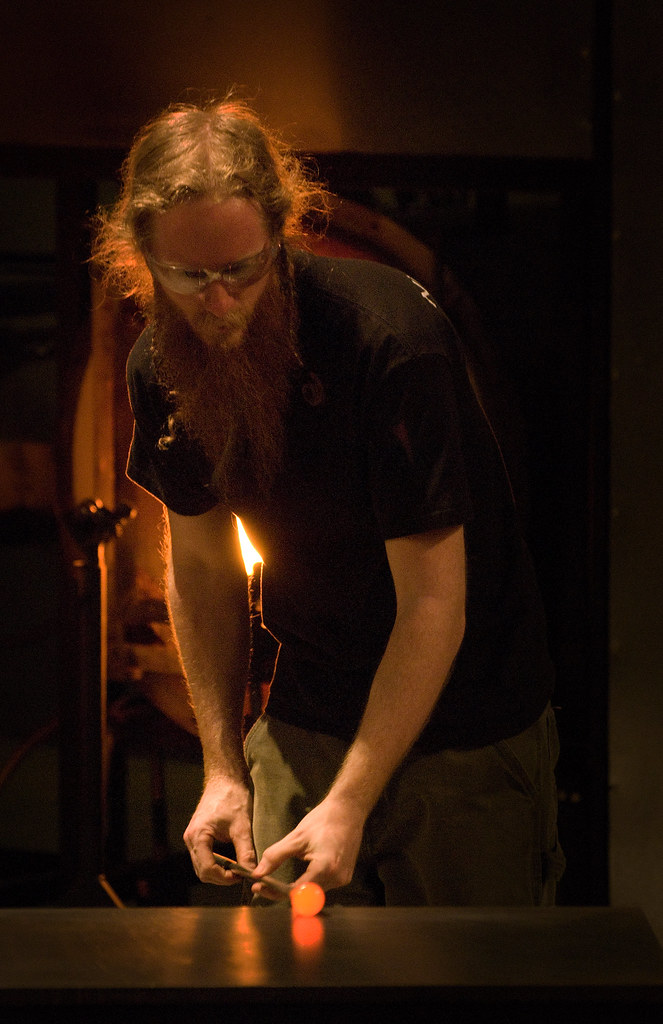 Creating glass art at the Hot Shop of the Museum of Glass,… Flickr