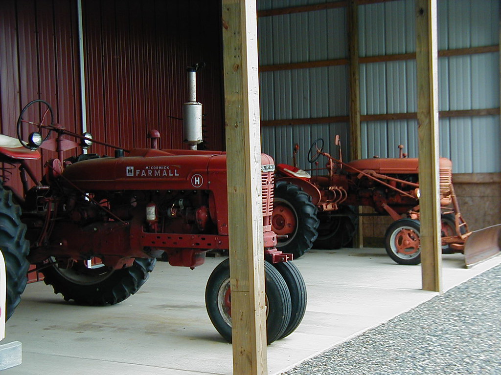 20090704 Stafford Farm 4th 130 A few of Allen's Farmall … Flickr