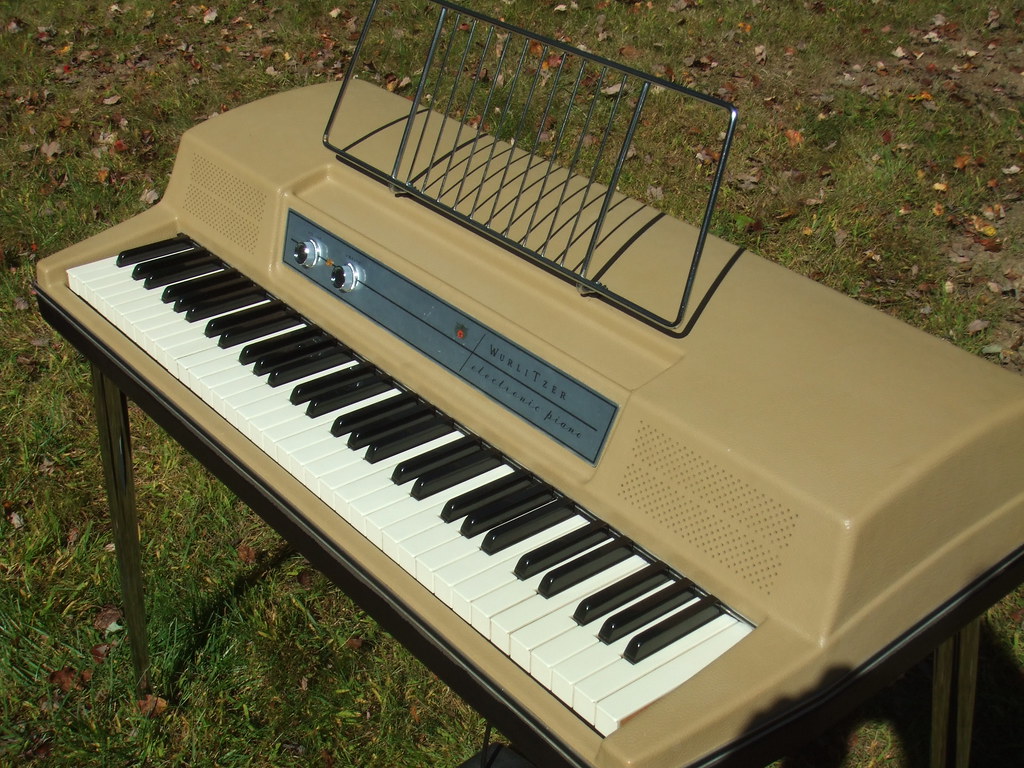 Wurlitzer Electric Piano 200 A vintage model 200 Wurlitzer… Flickr