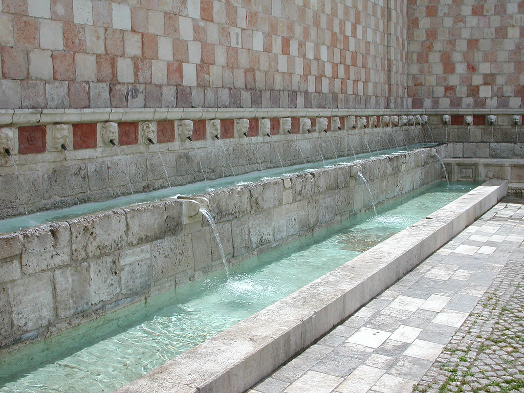 L'Aquila (Italy), Fountain Part vue of the fountain (year … Flickr