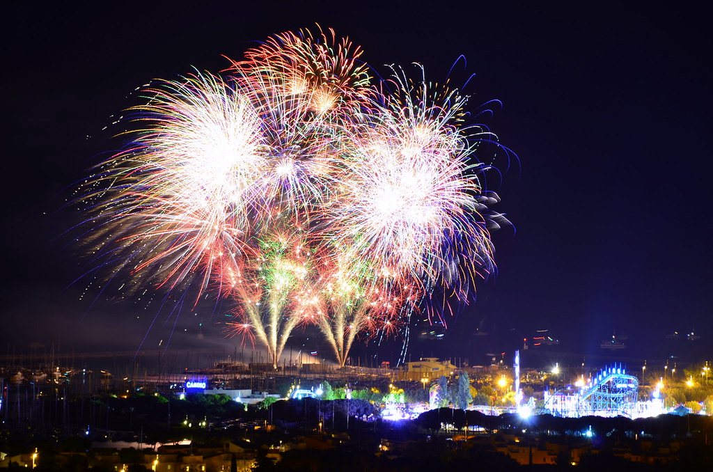 feu d'artifice Cap d'Agde clémence bic Flickr