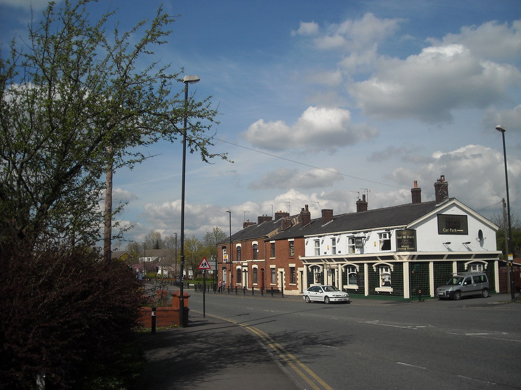 Oldham Road, Royton (01) The Carters Arms on the right of … Flickr