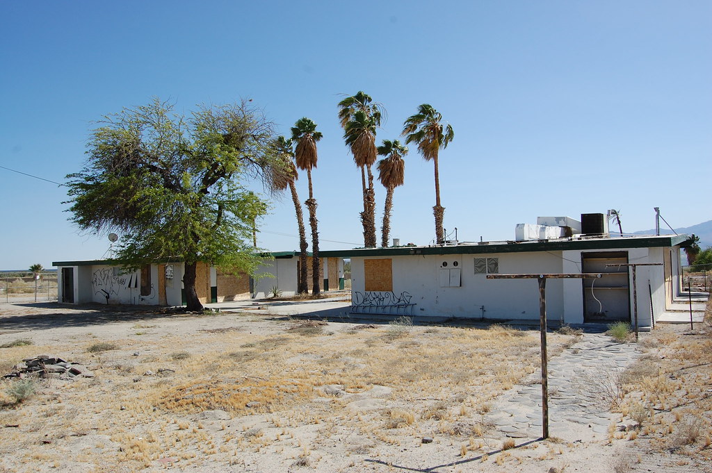 DSC_0390 Old motel or apartments at North Shore, Salton Se